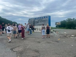 Жители Находки возмущены состоянием стеллы на въезде в город