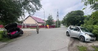 Столкновение на Перекрестке: Ребенок Избежал Травм благодаря Креслу