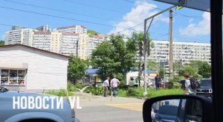 Неизвестный кабель светофора срезали на Третьей Рабочей