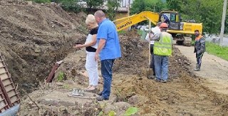 В Находке меняют старый канализационный коллектор на новый