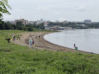 Свыше 500 кг мусора убрали волонтёры на берегу моря
